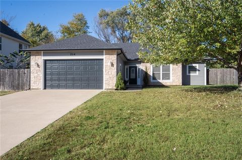 Photo of 214 Hillside Drive, Baldwin City, KS 66006 (MLS # 2582332)