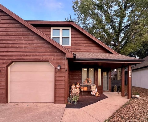Photo of 317 Glenview Drive, Lawrence, KS 66049 (MLS # 2641735)