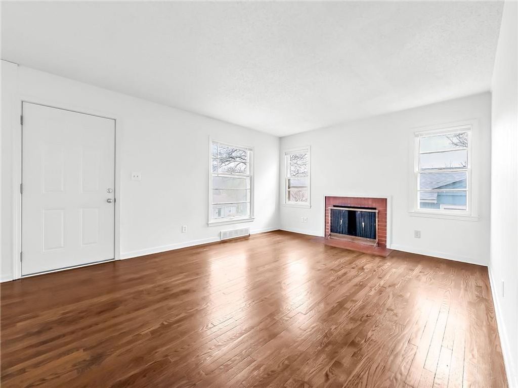 Photo of 703 Hillside Avenue, Liberty, MO 64068 (MLS # 2612287)