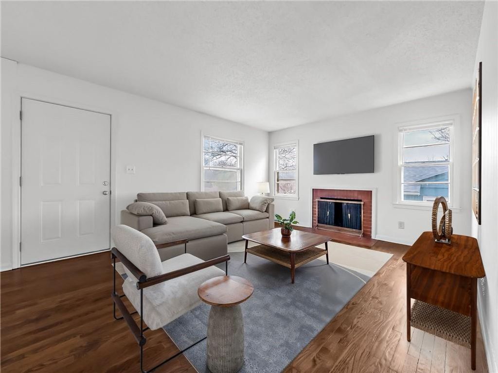 Photo of 703 Hillside Avenue, Liberty, MO 64068 (MLS # 2612287)