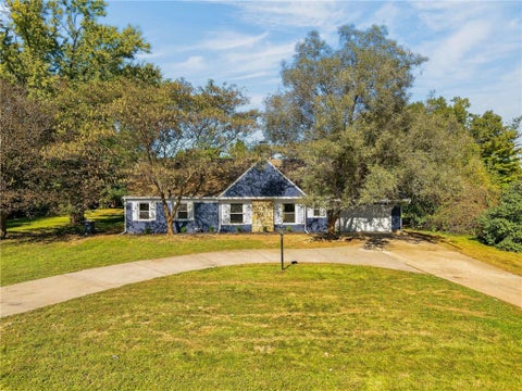 Photo of 212 E 99 Street, Kansas City, MO 64114 (MLS # 2648478)