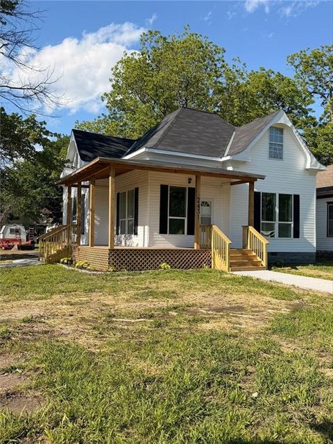 Photo of 2431 Washington Avenue, Parsons, KS 67357 (MLS # 2617945)