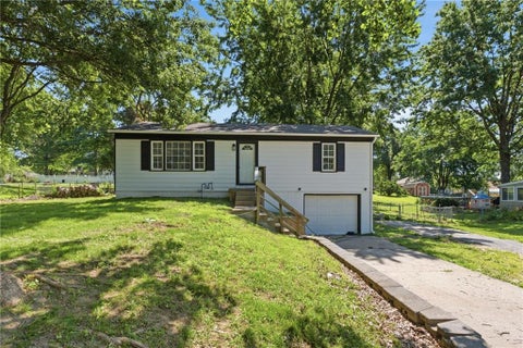 1813 N Farview Drive, Independence, MO 64058 - MLS#: 2625723