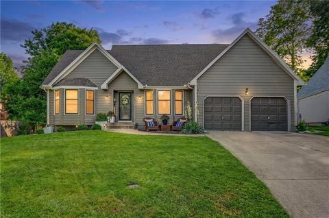 Photo of 1400 SE 6th Place, Lees Summit, MO 64063 (MLS # 2622205)