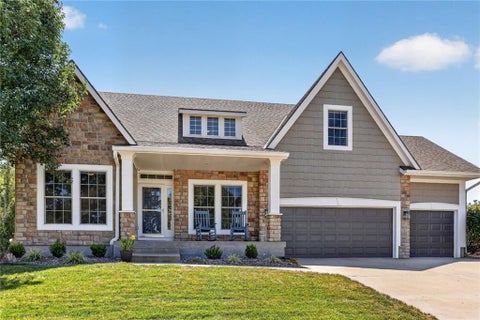 Photo of 6101 LAKECREST Drive, Shawnee, KS 66218 (MLS # 2640601)
