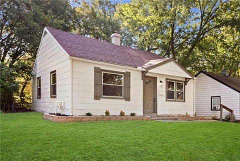 Photo of 7405 Park Avenue, Kansas City, MO 64132 (MLS # 2639738)