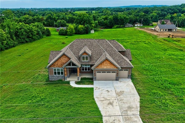2017 VILAS ST, LEAVENWORTH, KS 66048 - Image fcd25fd508a4cd26a2b6b108bf5ef79e/2372570932
