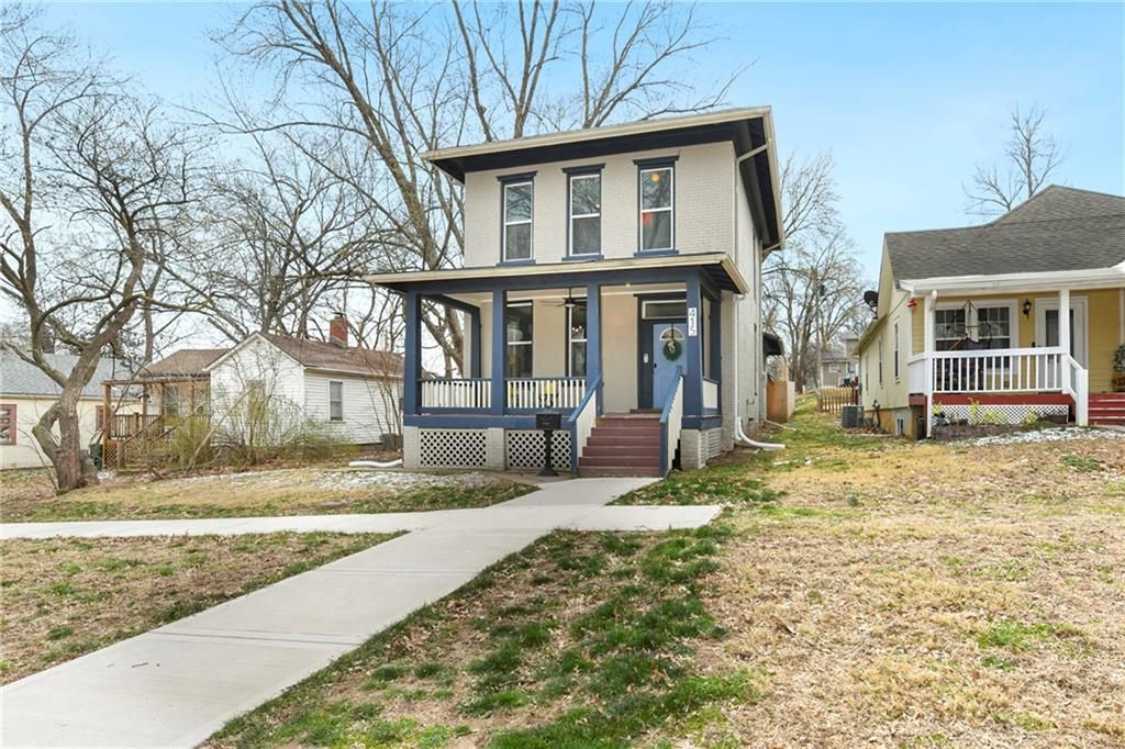 Photo of 415 Elm Street, Leavenworth, KS 66048 (MLS # 2607770)