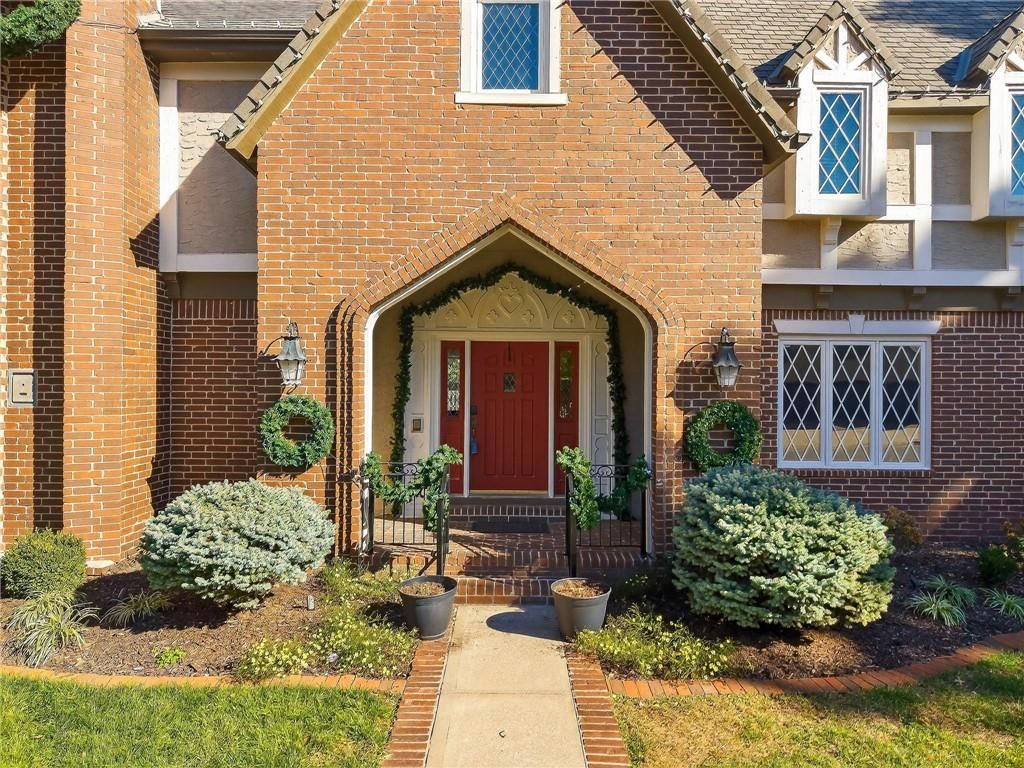 Photo of 317 CAMELOT Drive, Liberty, MO 64068 (MLS # 2579018)