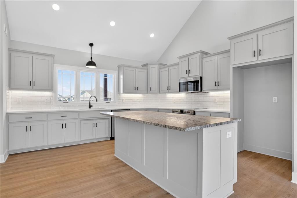 7040 NW Yulich Court