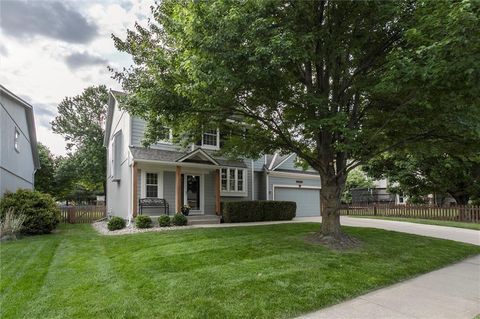 Photo of 14959 S Greenwood Street, Olathe, KS 66062 (MLS # 2619214)