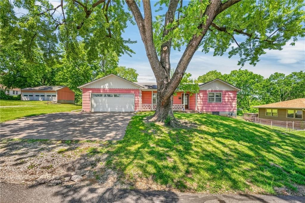 Photo of 3514 Kimball Avenue, Kansas City, KS 66104 (MLS # 2620022)