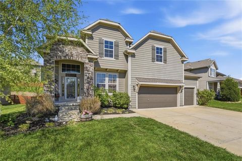Photo of 2776 W Sitka Drive, Olathe, KS 66061 (MLS # 2626966)