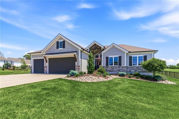 13711 WOODLAND RANCH DR, LONE JACK, MO 64086 - Image fd39004c805ca48b19efc7420f33f50e/996179127