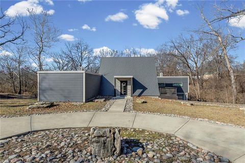 2804 S WHITNEY Road Independence MO 64057