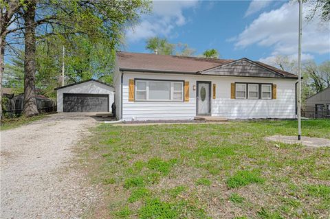 Photo of 8024 Armstrong Avenue, Kansas City, KS 66112 (MLS # 2614529)