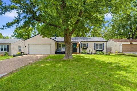 Photo of 8207 Barkley Street, Overland Park, KS 66204 (MLS # 2627481)