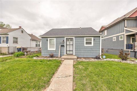 Photo of 2532 W Paseo Boulevard, Kansas City, MO 64108 (MLS # 2615184)