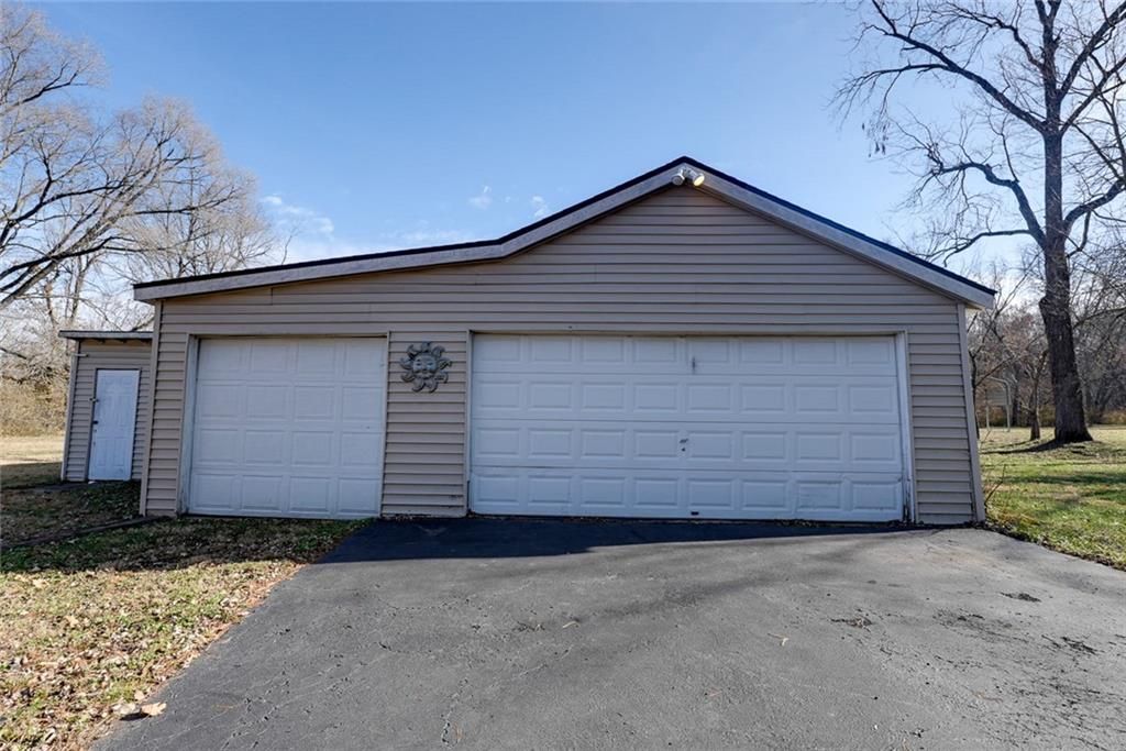 Photo of 1225 Berry Road, Independence, MO 64057 (MLS # 2591963)