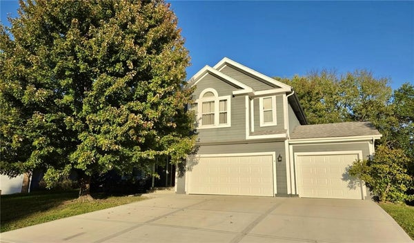 1329 SE DALTON DR, LEES SUMMIT, MO 64081 - Image fdb7c8702e456f35ce0d196d7cd1c98e/521059995