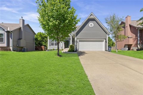 Photo of 18844 W 160th Terrace, Olathe, KS 66062 (MLS # 2618337)