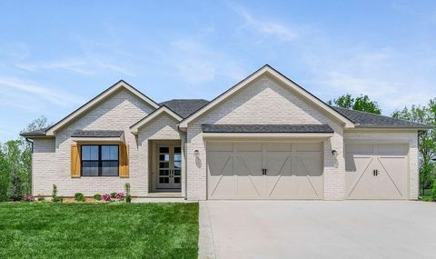Photo of 4 Red Fox Circle, Lake Winnebago, MO 64034 (MLS # 2615851)