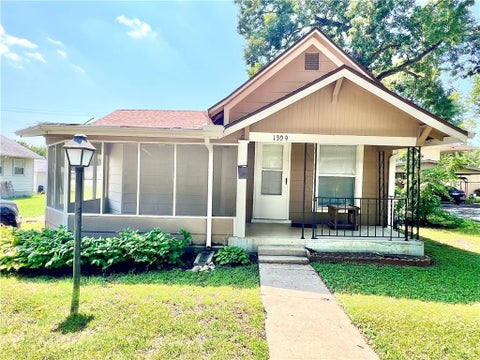 Photo of 1309 Irving Street, Independence, KS 67301 (MLS # 2633479)