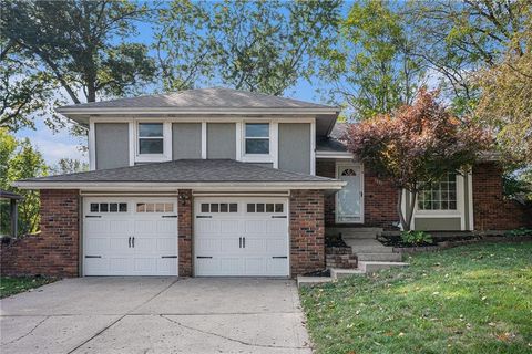 Photo of 7407 NW 78th Street, Kansas City, MO 64152 (MLS # 2584572)