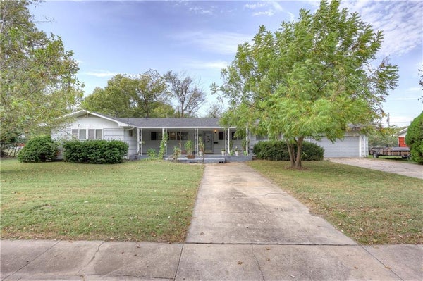 2205 LINCOLN AVE, BAXTER SPRINGS, KS 66713 - Image fe269101db467678e5edb20cc3d5e55a/204256100