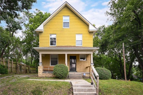 Photo of 2600 Askew Avenue, Kansas City, MO 64127 (MLS # 2634291)