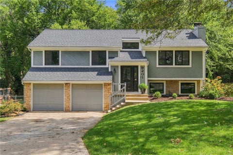 Photo of 9201 Acuff Lane, Lenexa, KS 66215 (MLS # 2643864)