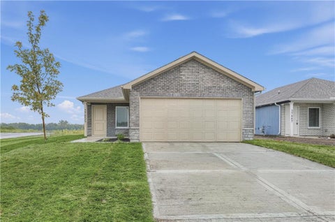 Photo of 38011 W 207th Terrace, Edgerton, KS 66021 (MLS # 2647610)
