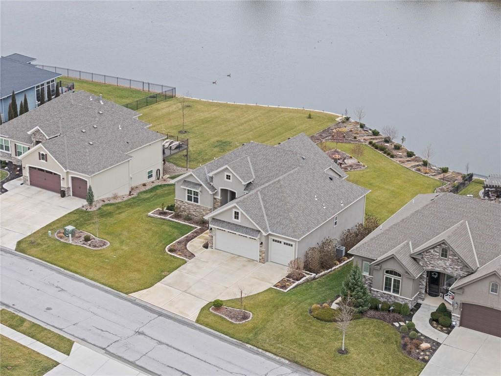 4313 Lakeshore Drive