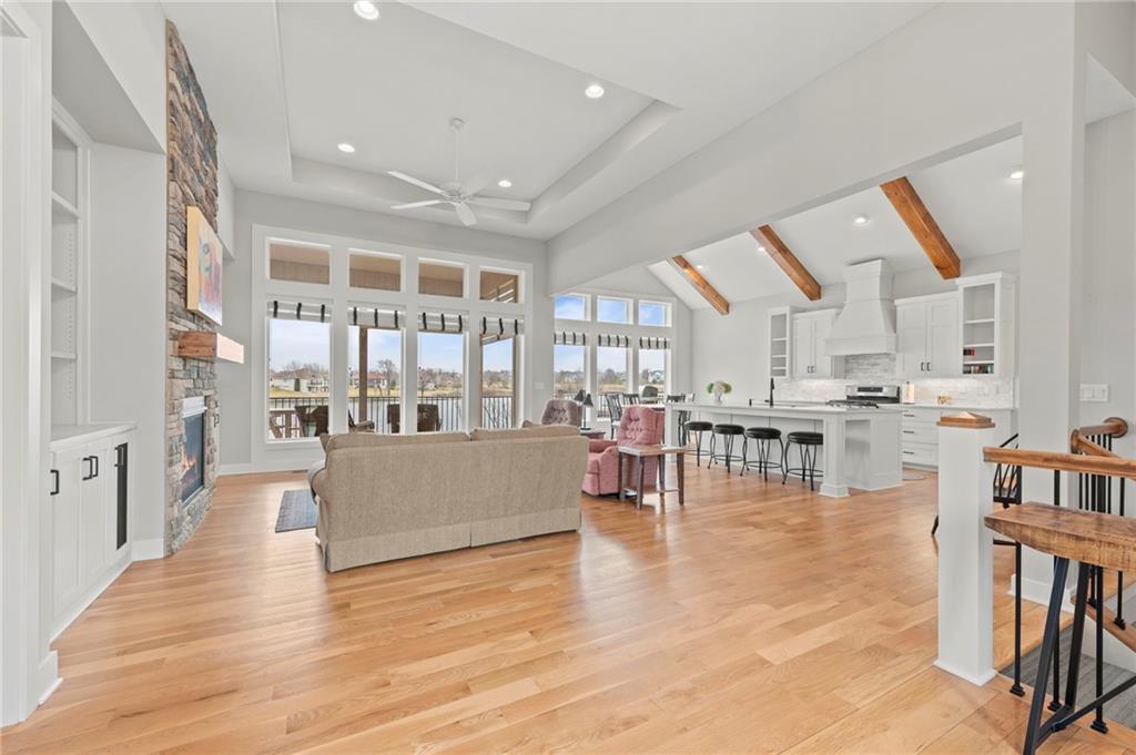 4313 Lakeshore Drive