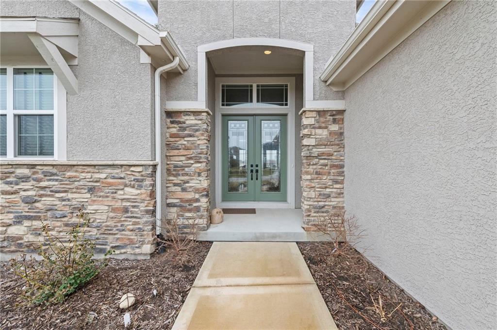 4313 Lakeshore Drive