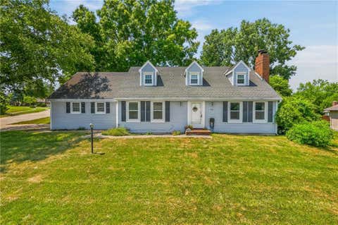 Photo of 602 Greenbriar Terrace, St Joseph, MO 64506 (MLS # 2632947)