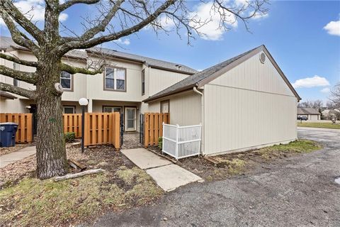 729 E 121 Terrace, Kansas City, MO 64146 - #: 2601381