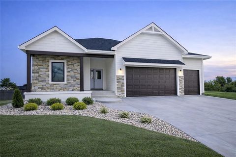 2716 Stone Creek Avenue, Tonganoxie, KS 66086 - MLS#: 2598677