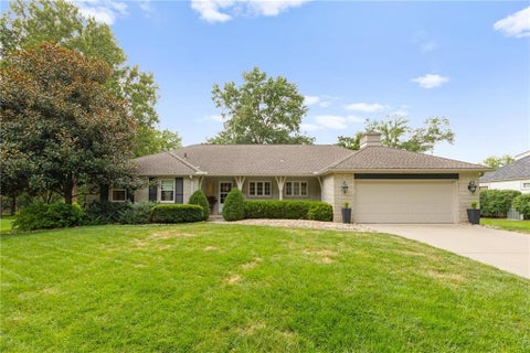 Photo of 8024 Cherokee Lane, Leawood, KS 66206 (MLS # 2634392)