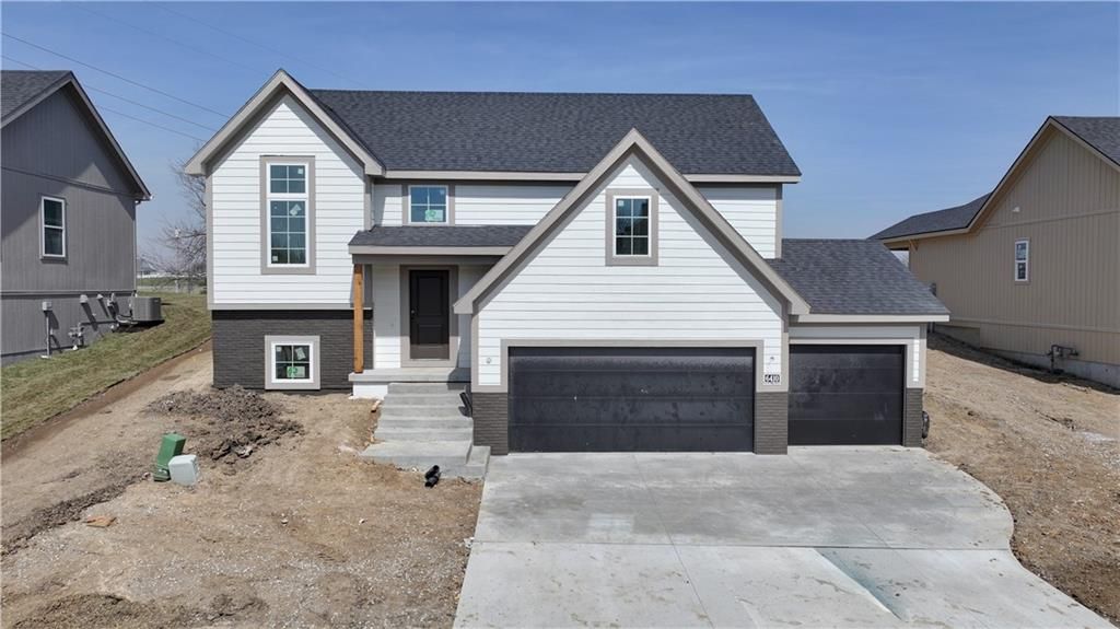 Photo of 6410 NW 98th Street, Kansas City, MO 64153 (MLS # 2608781)