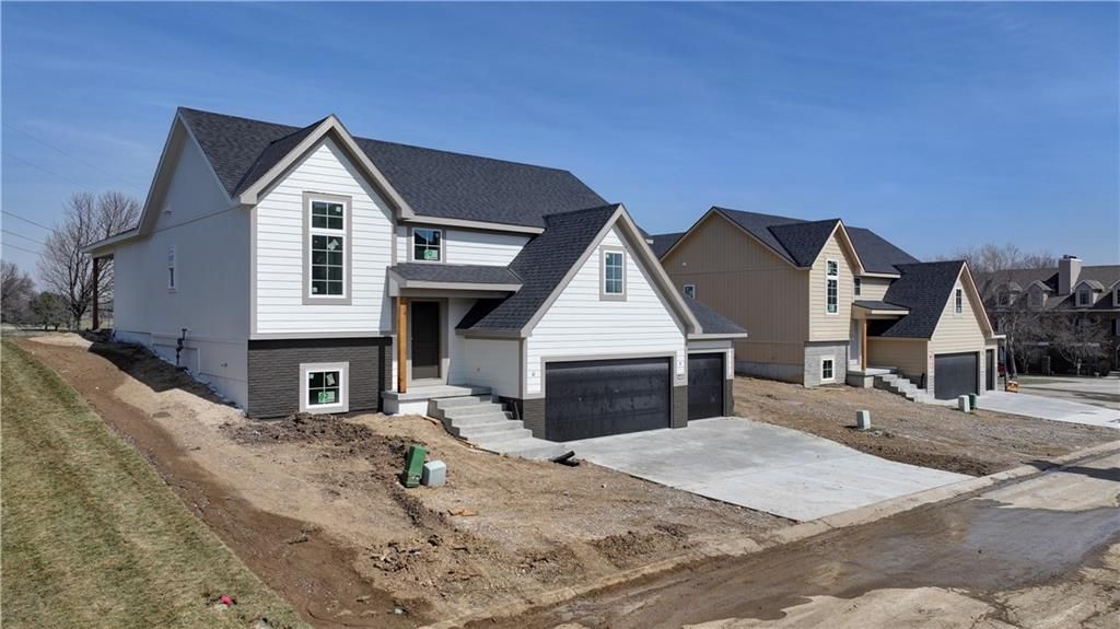 Photo of 6410 NW 98th Street, Kansas City, MO 64153 (MLS # 2608781)