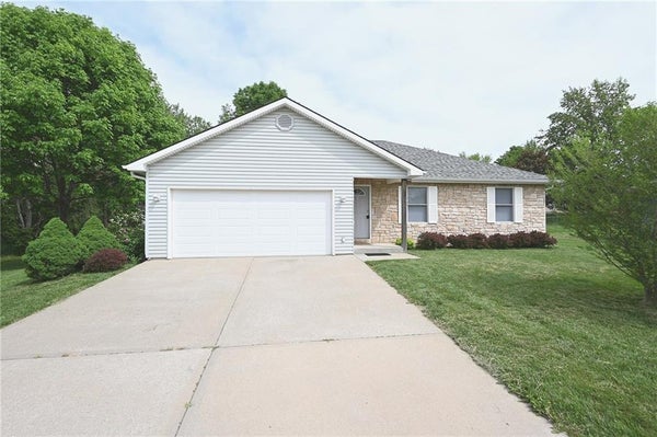 14 SANDI CIR, DEARBORN, MO 64439 - Image fed1052f8b9d00db62eef8336fb3f7d8/2865255395