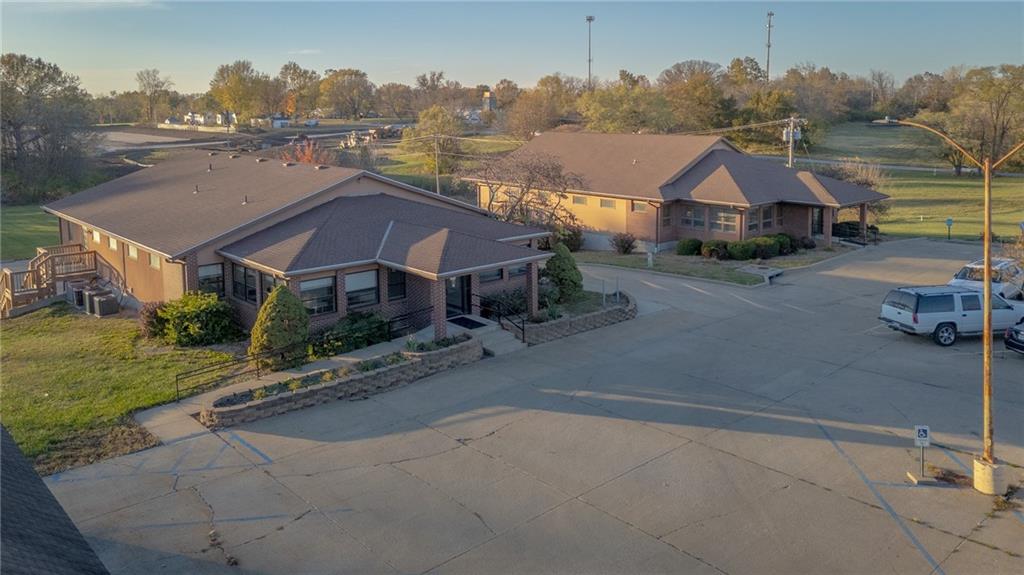 1006 & 1010 N Jesse James Road