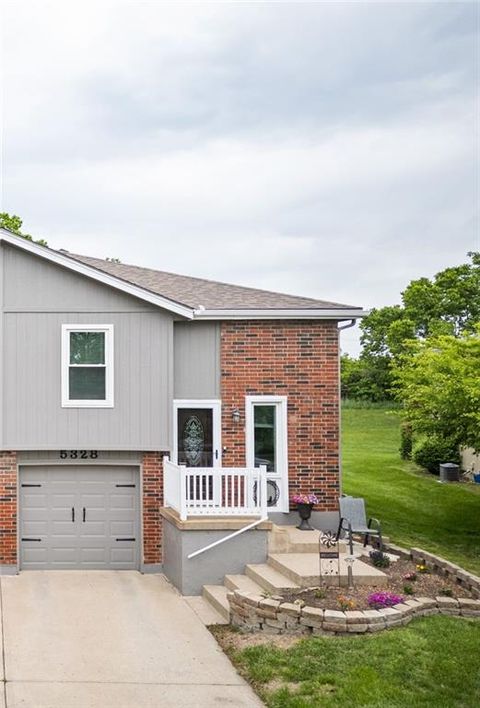 Photo of 5328 NW 87th Court, Kansas City, MO 64154 (MLS # 2618071)