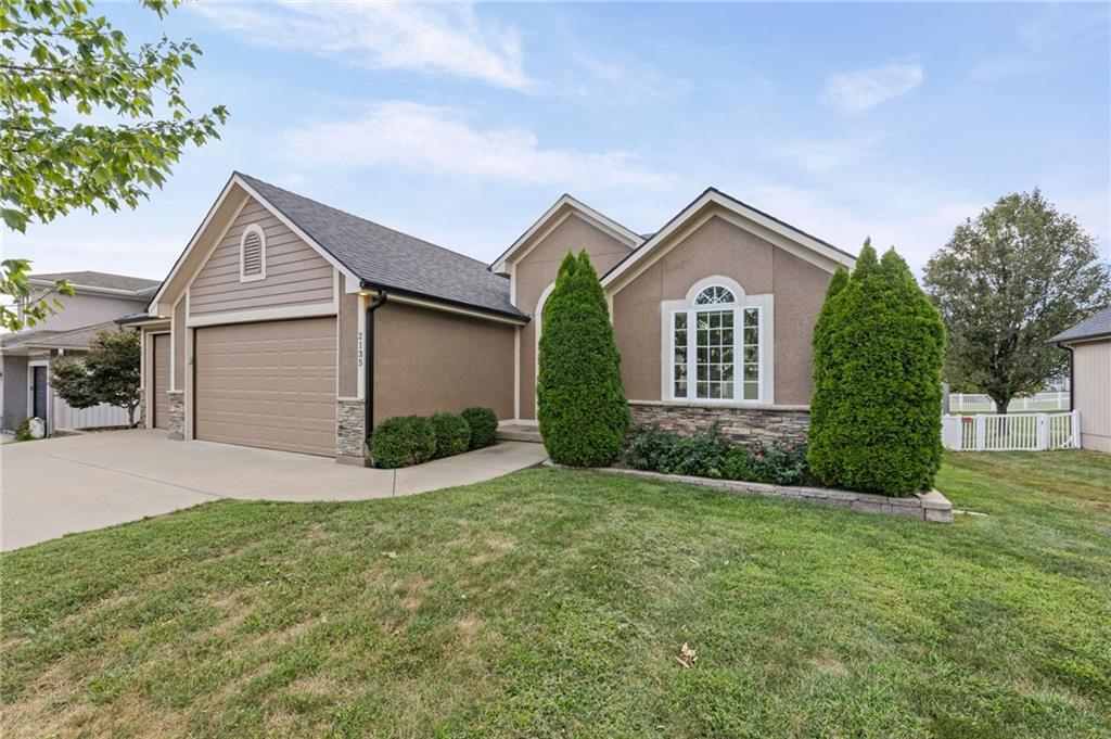 Photo of 2135 NE Sparta Drive, Blue Springs, MO 64029 (MLS # 2642673)