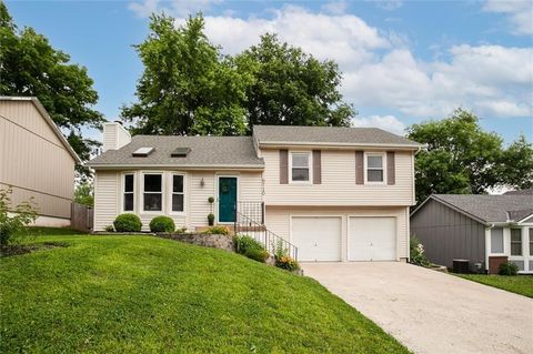 Photo of 9710 W 49th Terrace, Merriam, KS 66203 (MLS # 2622406)
