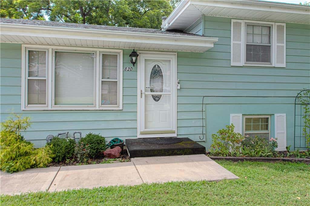 Photo of 820 S Main Street, Liberty, MO 64068 (MLS # 2633129)