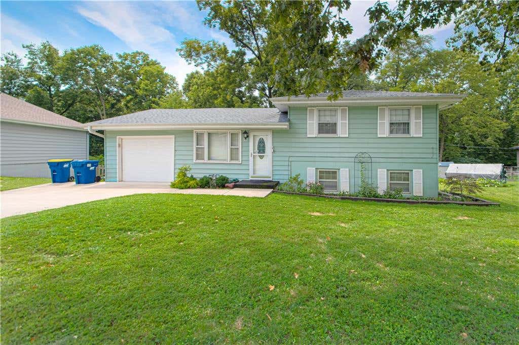 Photo of 820 S Main Street, Liberty, MO 64068 (MLS # 2633129)