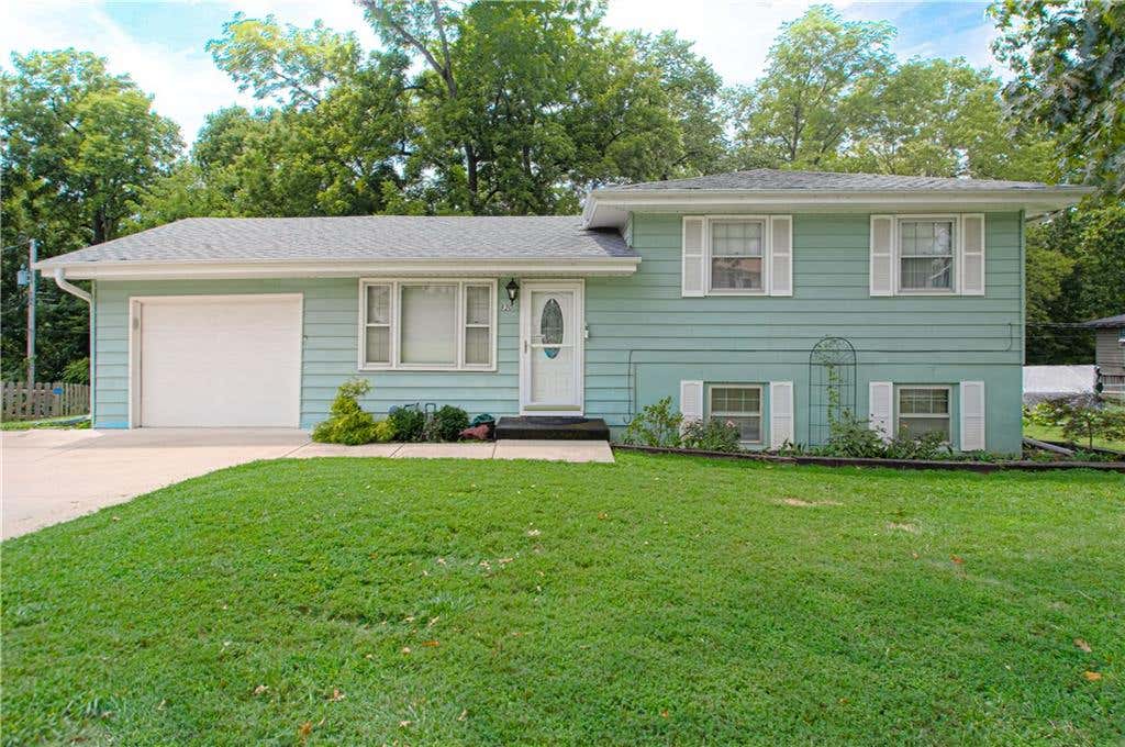 Photo of 820 S Main Street, Liberty, MO 64068 (MLS # 2633129)
