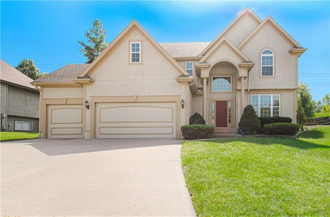 Photo of 7205 NE 84th Court, Kansas City, MO 64157 (MLS # 2642985)